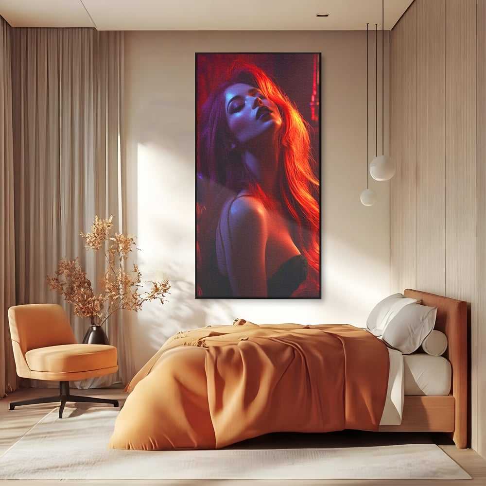 Tablou canvas cu tablou canvas cu femeie si lumina rosie, in rama de aluminiu negru, pe perete intr-un dormitor